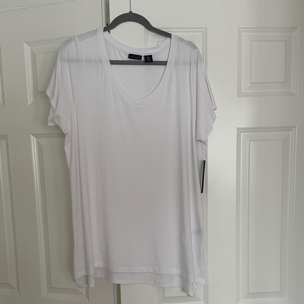 NEW w/tags Tahari Women's White Short Sleeve V-Neck Tee 1x